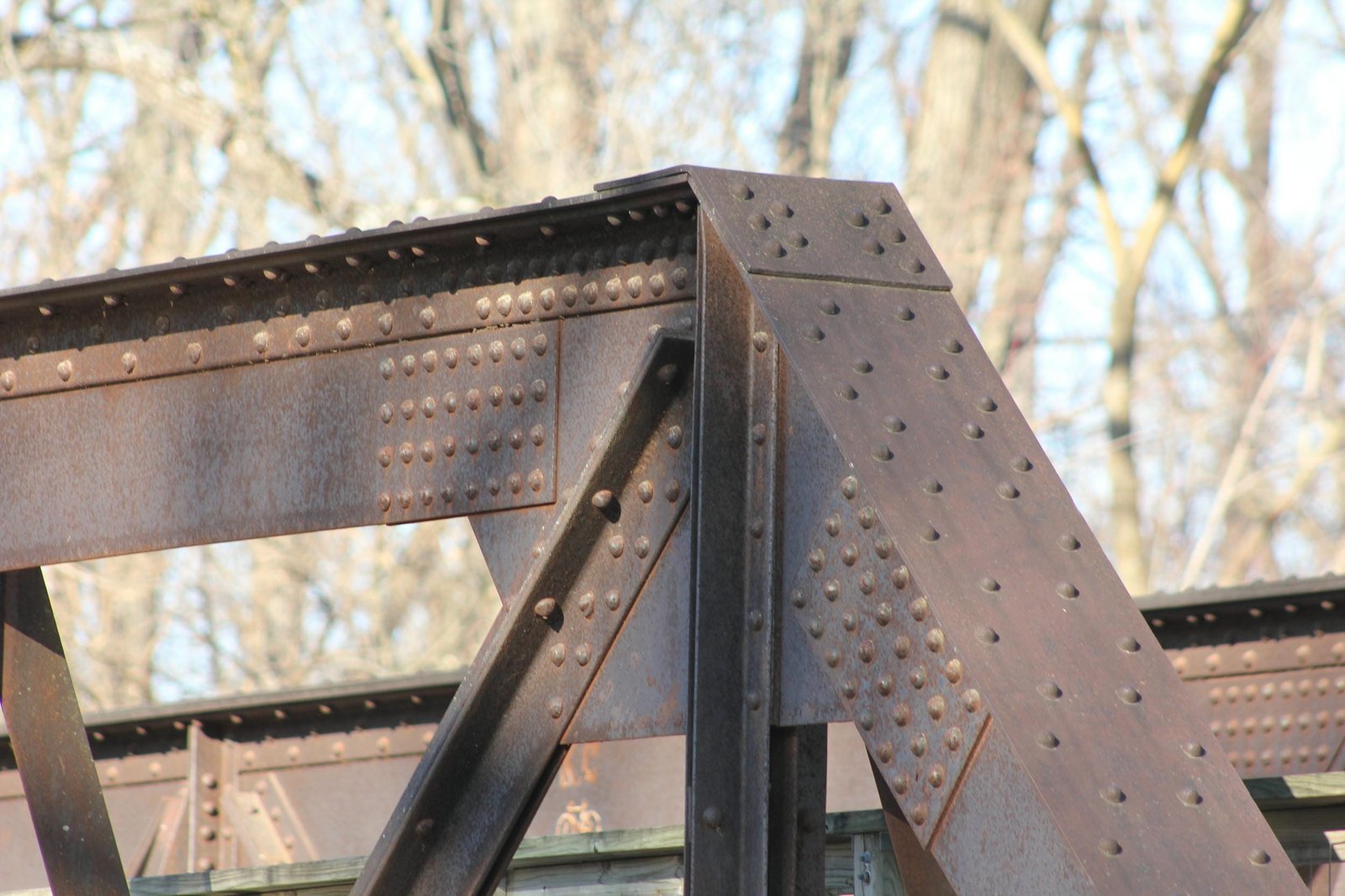 Upper angle connection